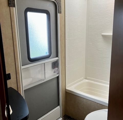 2013 Shasta 27BH – Dbl Bunks/No Slide