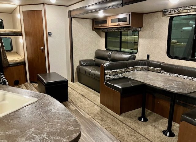 2017 Jayco 284BHSW – Slide/Oversized Dbl Bunks/Outdoor Kitchen