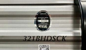 2017 Catalina 321BHDSCK – Dbl Slide/Triple Bunks/Outdoor Kitchen