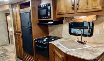 2014 Catalina 31RLS – Dbl Slide + Dbl Bunks