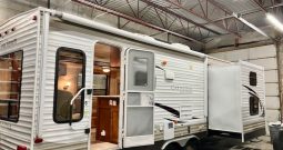 2014 Catalina 31RLS – Dbl Slide + Dbl Bunks