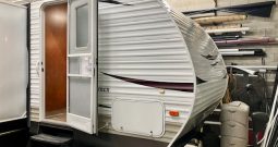 2014 Catalina 31RLS – Dbl Slide + Dbl Bunks