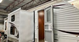 2014 Catalina 31RLS – Dbl Slide + Dbl Bunks