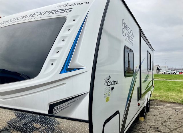 2021 Coachmen Freedom Express Ultra Lite 246 RKS – No Bunks + Slide