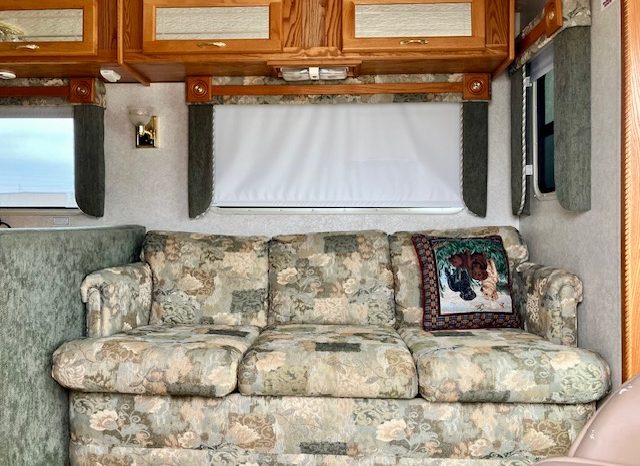 2003 Gulf Stream Sun Voyager Motorhome – 2 Slide Outs
