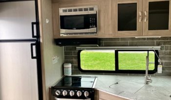 2021 Coachmen Freedom Express Ultra Lite 246 RKS – No Bunks + Slide