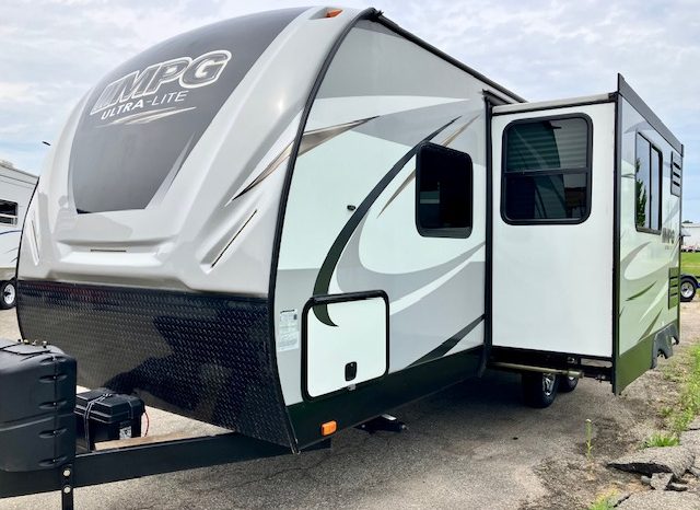 2018 MPG UltraLite 2120RB – Slide + KING SIZE BED!