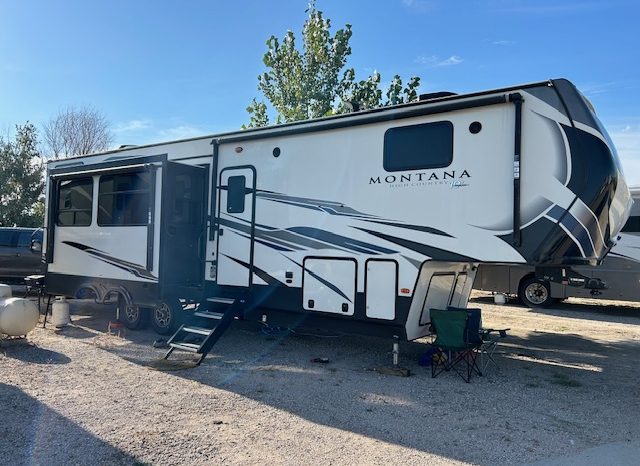 2020 Montana 335BH – Fifth Wheel w/Four Slides & Bunkhouse